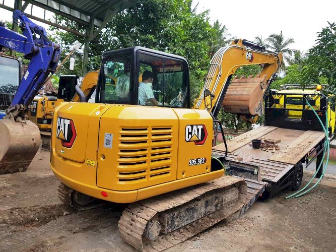 Sewa Alat Berat Jogja, Rental Alat Berat Jogja. CV Rizky Mulyo Mandiri Rental Sewa Alat Berat Jogja Jateng Termurah & Terlengkap. Melayani persewaan alat berat berbagai jenis dengan biaya terjangkau. Melayani persewaan Exavator pc200, Exavator mini, Bulldozer, Baby Roller, Vibro, Dump Truk, dll